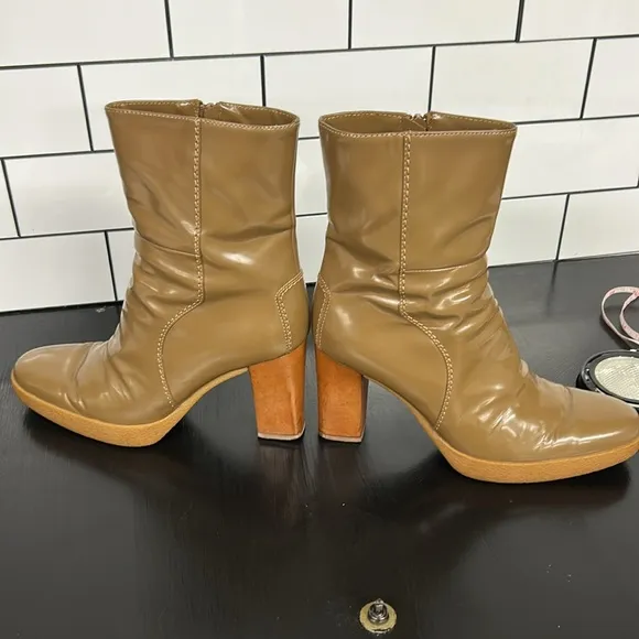 TOD’S Patent Leather Platform Boots Wooden Heel Zip Side Women’s Size 7