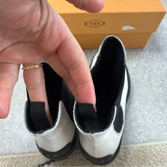 Tods Round Toe Chelsea Boots in white and black platform Lugsole size 38