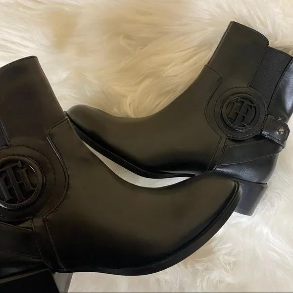 Tommy Hilfiger Mavrick Block Heel Ankle Booties Black Size 6 New