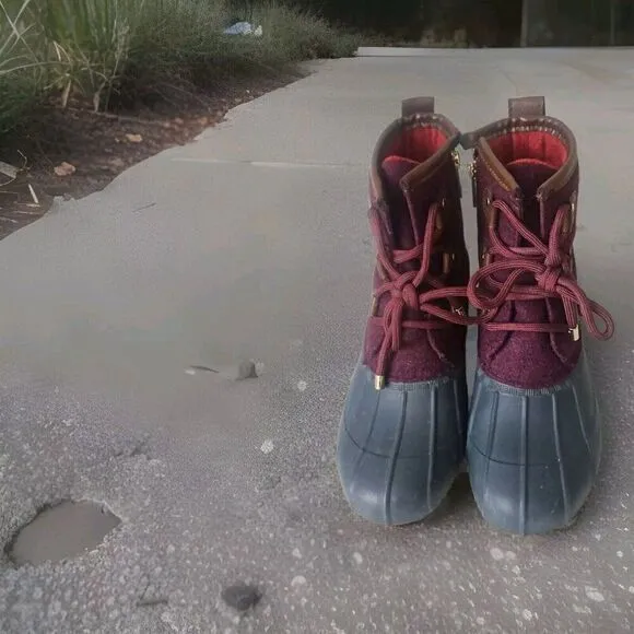 Tommy Hilfiger Women's Reanna Lace Up Side Zip Burgundy Duck Boots Size 6