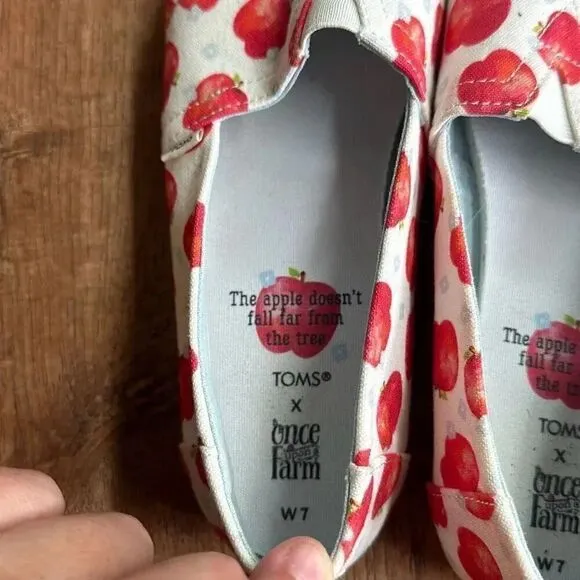 Toms Alpargata Once Upon a Farm White Apple Print Canvas Loafers Women’s 7