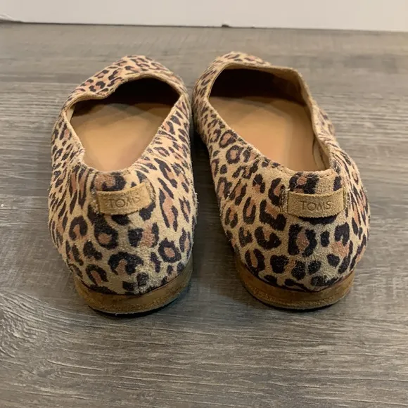 Toms animal print suede flats size 9 1/2