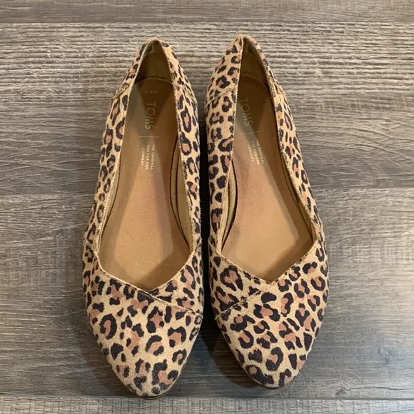 Toms animal print suede flats size 9 1/2
