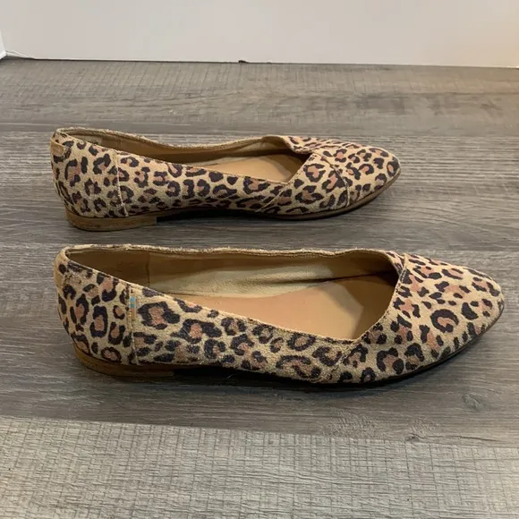 Toms animal print suede flats size 9 1/2