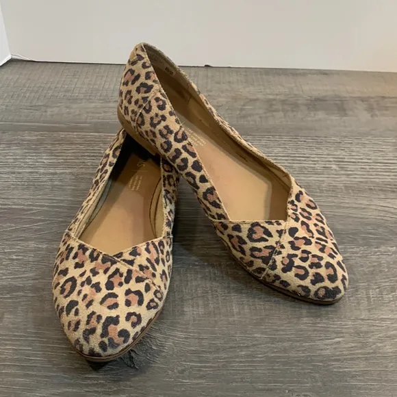 Toms animal print suede flats size 9 1/2