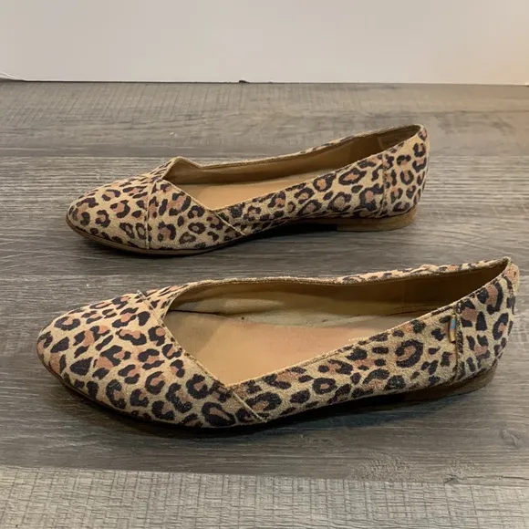 Toms animal print suede flats size 9 1/2