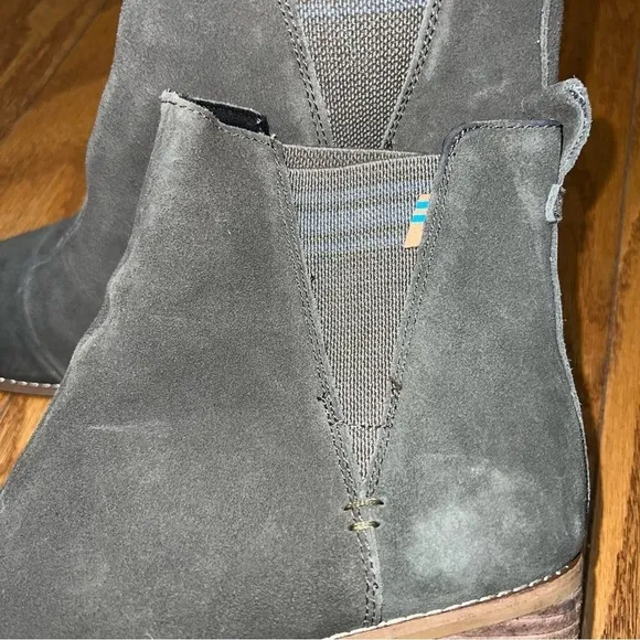 Toms Esme Tarmac Olive Green Suede Chelsea Heeled Boots Size 10