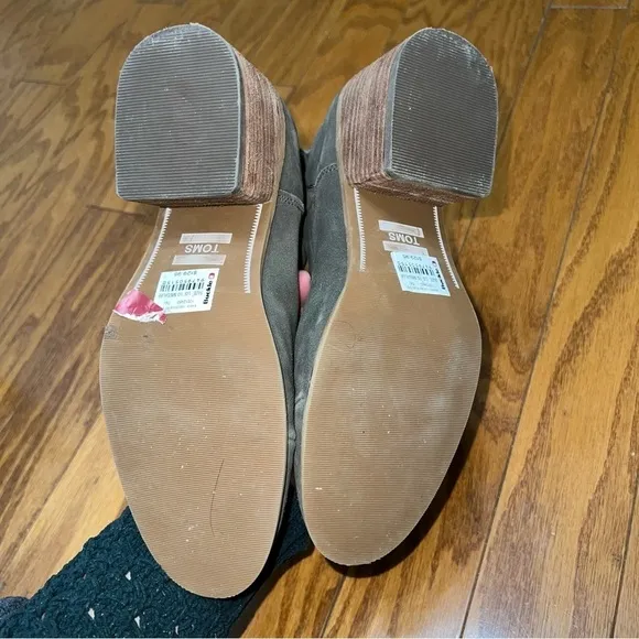 Toms Esme Tarmac Olive Green Suede Chelsea Heeled Boots Size 10