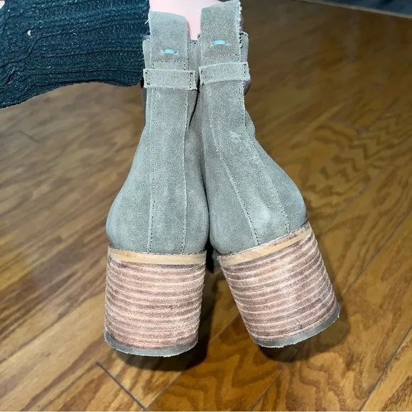 Toms Esme Tarmac Olive Green Suede Chelsea Heeled Boots Size 10