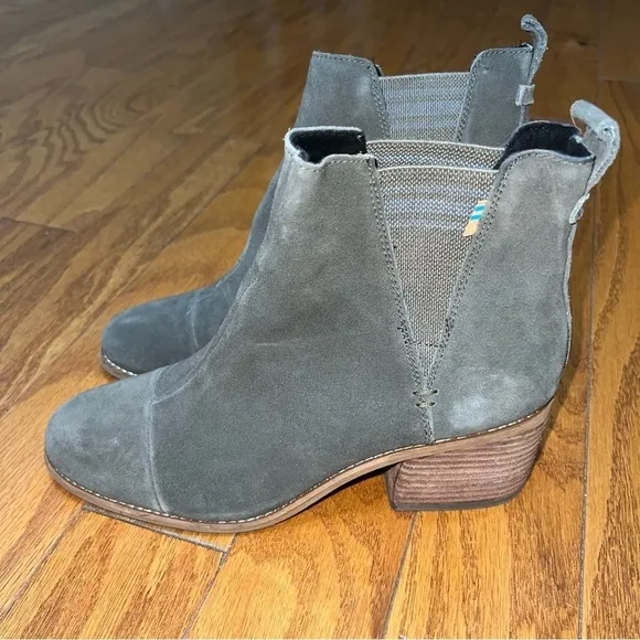 Toms Esme Tarmac Olive Green Suede Chelsea Heeled Boots Size 10