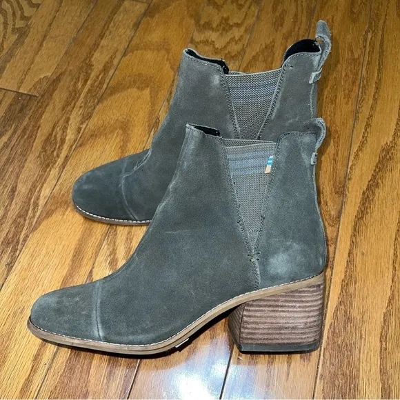 Toms Esme Tarmac Olive Green Suede Chelsea Heeled Boots Size 10