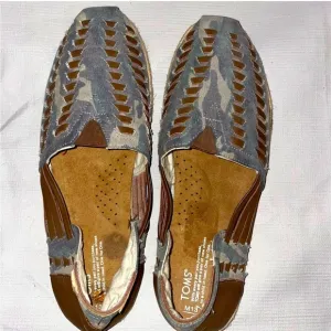 TOMS LEATHER / DENIM SANDALS 13