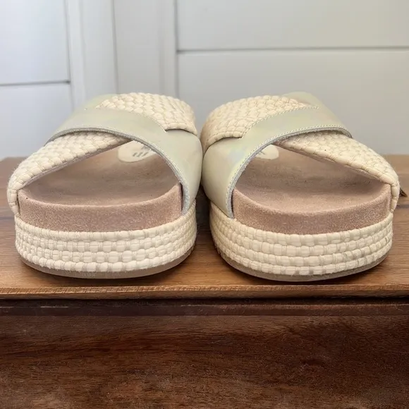 Toms sandals new with tag