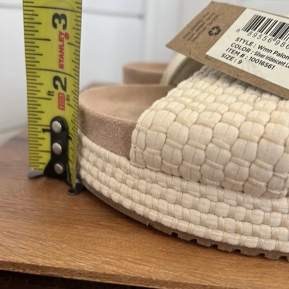 Toms sandals new with tag