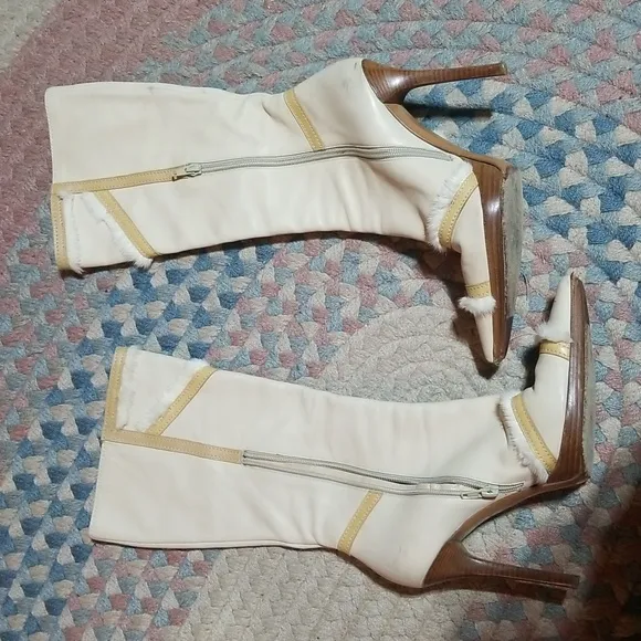 TOOT YOUR OWN HORN❣️Casadei cream leather boots. Size 9 narrow