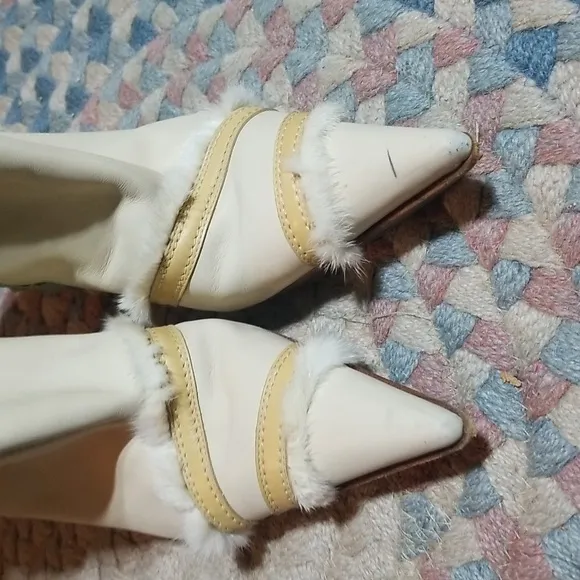 TOOT YOUR OWN HORN❣️Casadei cream leather boots. Size 9 narrow