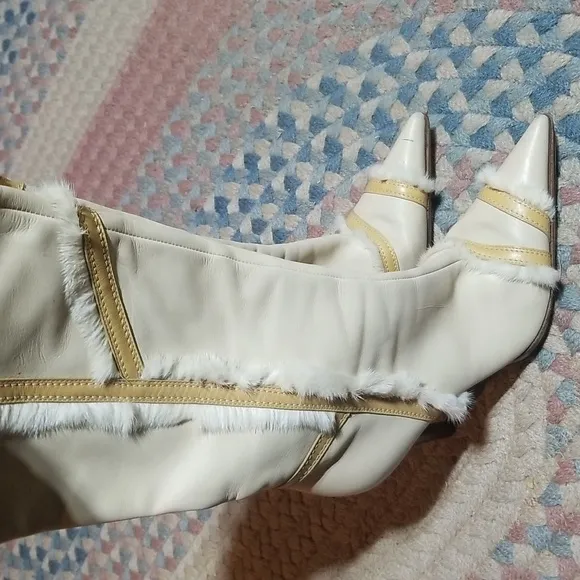 TOOT YOUR OWN HORN❣️Casadei cream leather boots. Size 9 narrow