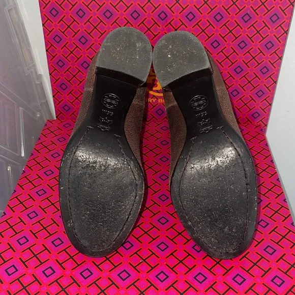 TORY BURCH Margaux Distressed Leather Ankle Boots Brown  Elastic panels SZ 5.5