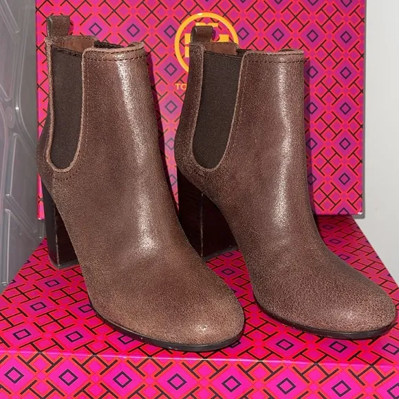 TORY BURCH Margaux Distressed Leather Ankle Boots Brown  Elastic panels SZ 5.5