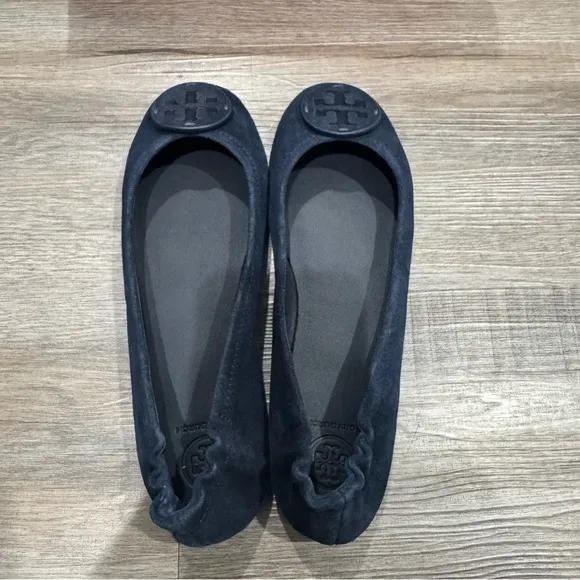Tory Burch Minnie Travel Ballet Leather Logo Suede Round Flats in Perfect Navy