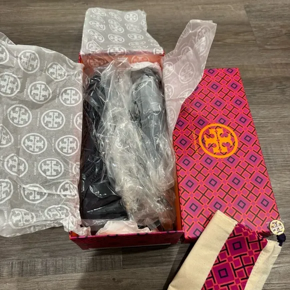 Tory Burch Minnie Travel Ballet Leather Logo Suede Round Flats in Perfect Navy