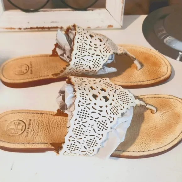 Tory Burch Roselle Perforated Thatched Thong Sandals 9