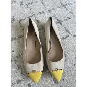 Tory Burch Tan‎ and Yellow Color block Suede Flats Size 7M Gold Logo