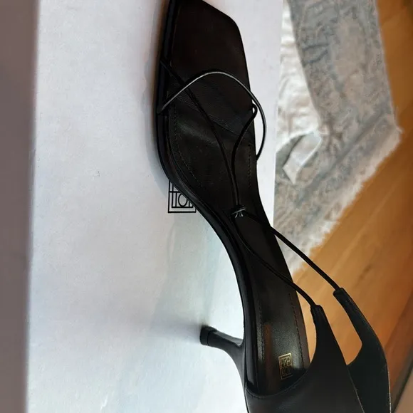 Toteme the Knot leather sandals in black (size 39)