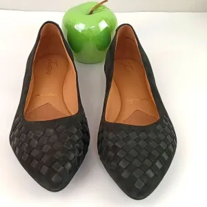 Trotters Estee Women's black suede/ leather woven point toe flats 9W