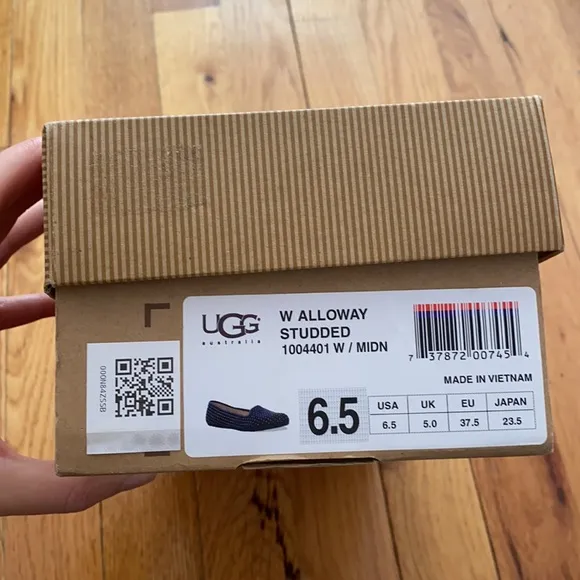 UGG Alloway Studded Flats Midnight Blue Size 6.5 EUC