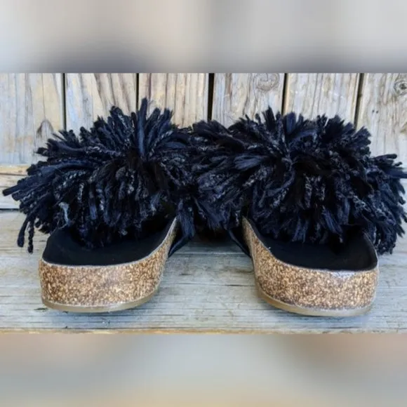 UGG &quot;Cindi&quot; Black Pom Slides Brand New, Size 6