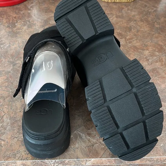 UGG Ashton Slides