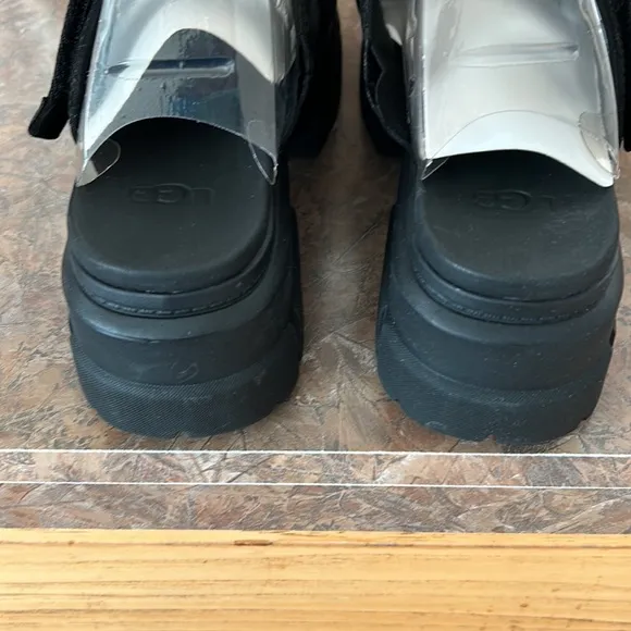UGG Ashton Slides