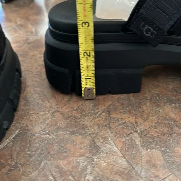 UGG Ashton Slides