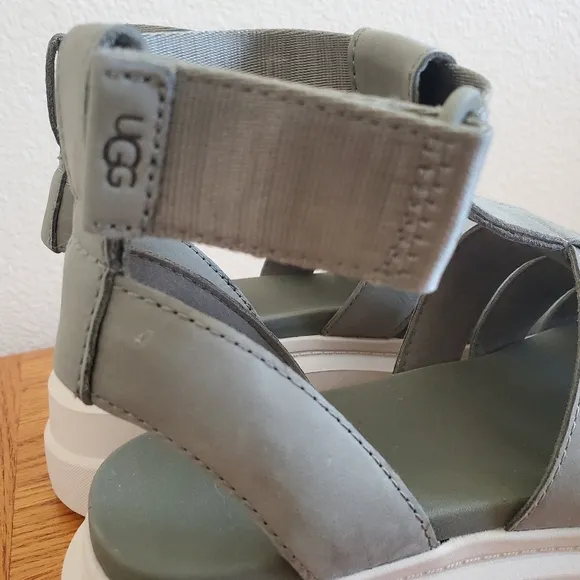 UGG Ashton Strappy Sage Green Leather Sandals Women's Shoe Size 8 New