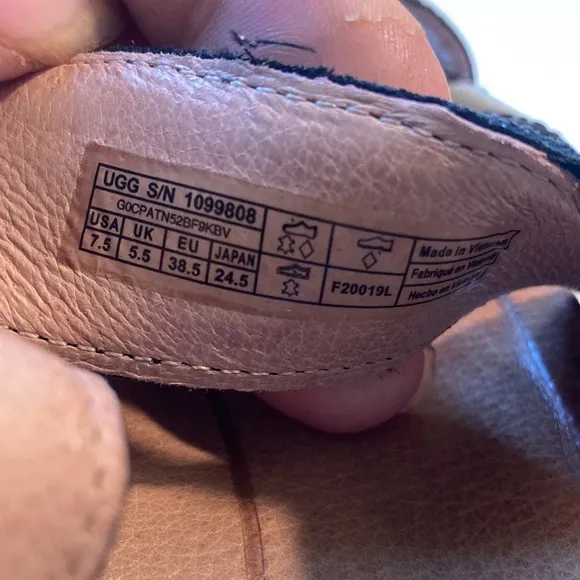 UGG Australia Women's Braelynn Sandals 1099808 Leather Patent Suede Black Powder