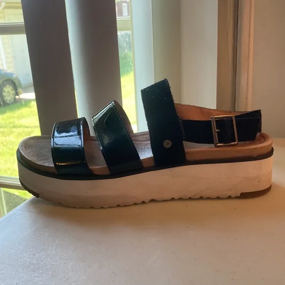 UGG Australia Women's Braelynn Sandals 1099808 Leather Patent Suede Black Powder