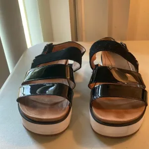 UGG Australia Women's Braelynn Sandals 1099808 Leather Patent Suede Black Powder