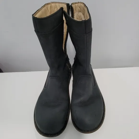 UGG Australia Women's Kaleen Black Leather US 6 Shearling Side Zip Braided