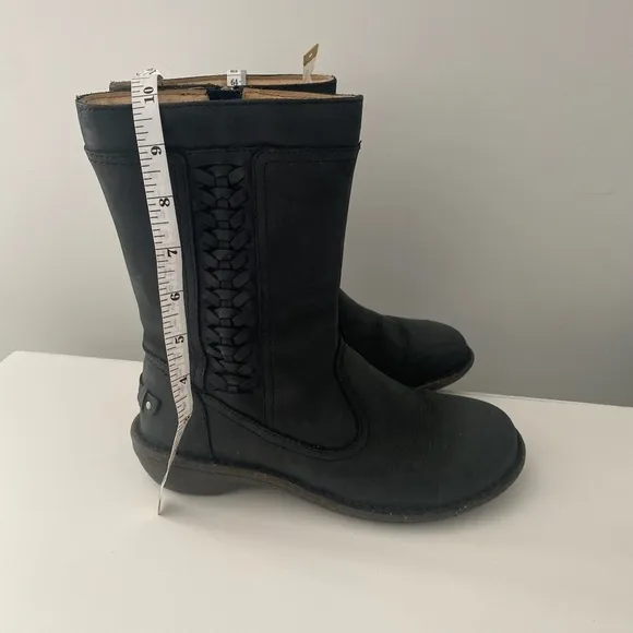 UGG Australia Women's Kaleen Black Leather US 6 Shearling Side Zip Braided