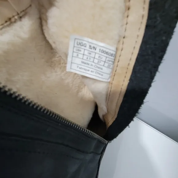 UGG Australia Women's Kaleen Black Leather US 6 Shearling Side Zip Braided