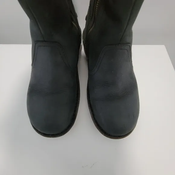 UGG Australia Women's Kaleen Black Leather US 6 Shearling Side Zip Braided