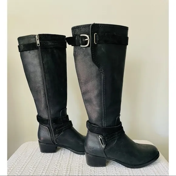 UGG Black Darcie Side Zipper Boots Size 6