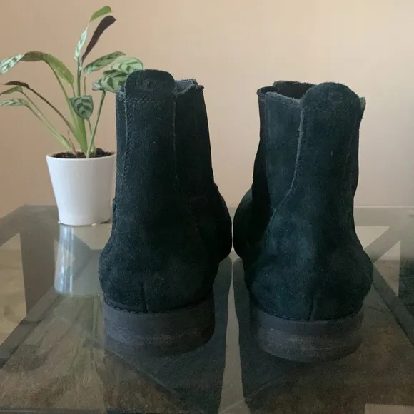 UGG Clyne Suede Ankle Chelsea Boots