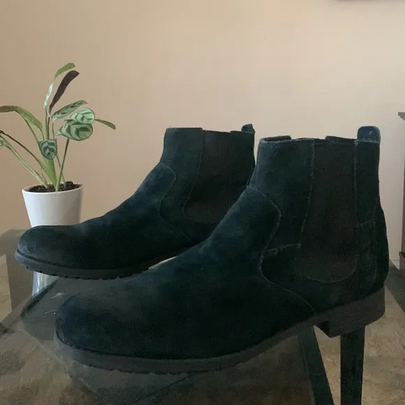 UGG Clyne Suede Ankle Chelsea Boots