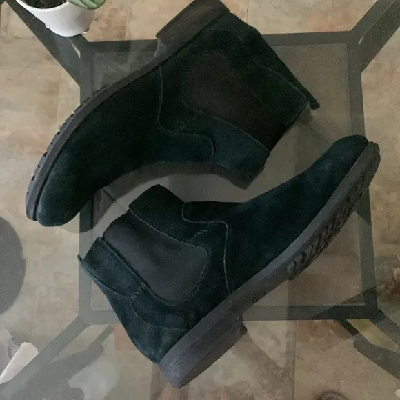 UGG Clyne Suede Ankle Chelsea Boots