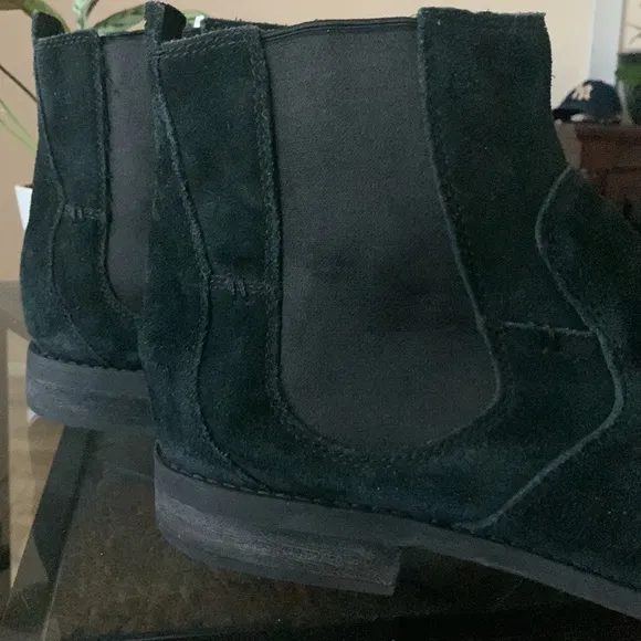 UGG Clyne Suede Ankle Chelsea Boots