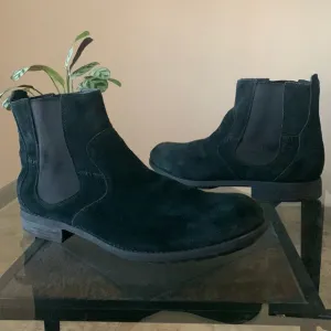 UGG Clyne Suede Ankle Chelsea Boots