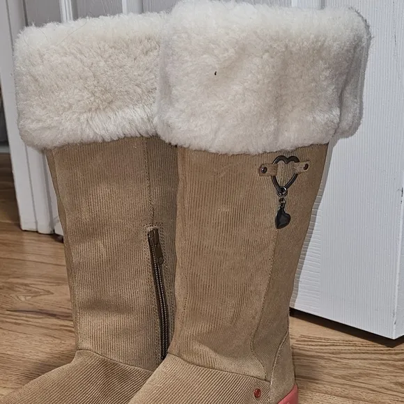 Ugg corduroy heart tan size 5 boots