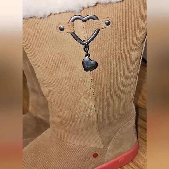 Ugg corduroy heart tan size 5 boots